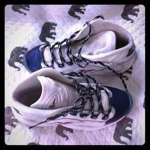 Basketball shoes ( iversons)